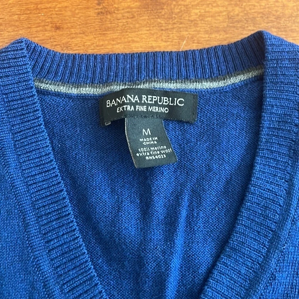 Banana Republic Extra Fine Merino Wool V Neck Sweater Size M
